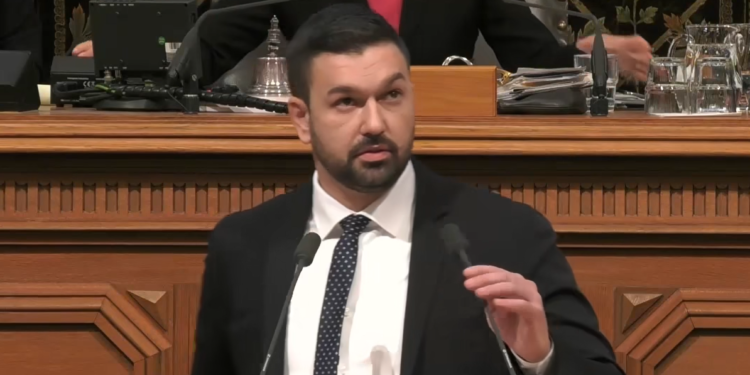 Deputeti shqiptar në Hamburg uron Kosovën për vendimin e Këshillit të Ministrave