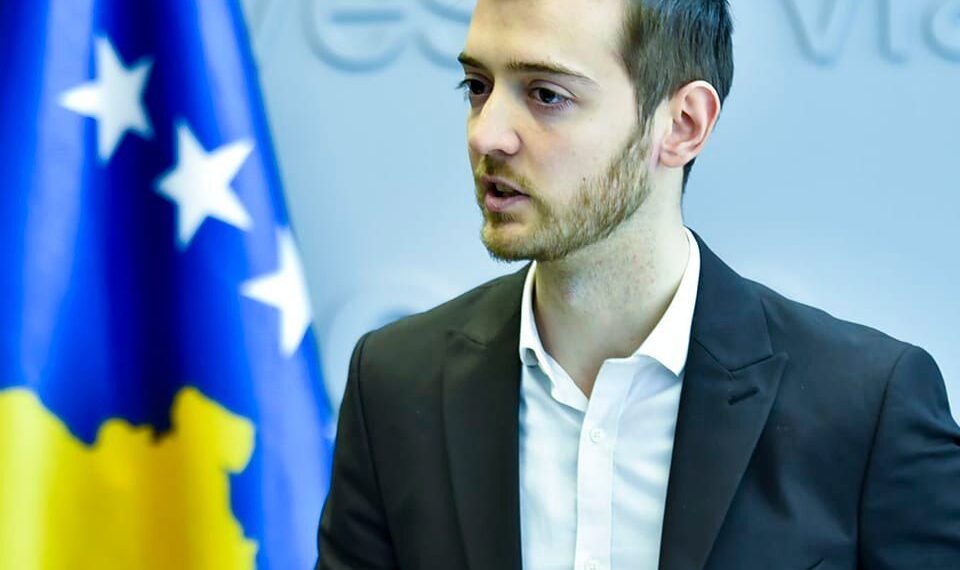 Këshilltari i Bislimit: Vuçiqi tha nuk nënshkruaj me Kosovën por në kohën e Isa Mustafës e kishte bërë