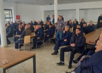 Punëtorët e KEK-ut paralajmërojnë protesta e greva