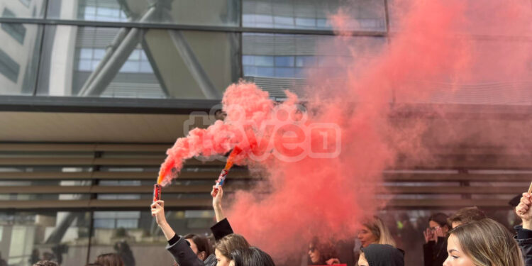 Nis protesta “Marshojmë, s’festojmë”