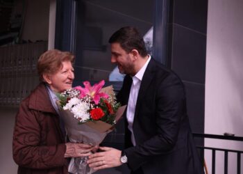 Krasniqi i uron mësimdhënësit për 7 Mars: Atyre që mbajtën gjallë arsimin shqip