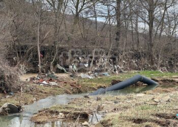 Dëmtohet kanalizimi në Shtaricë të Klinës