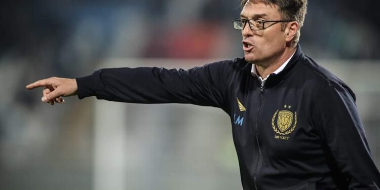 Zyrtare, Prishtina shkarkon Ismet Munishin