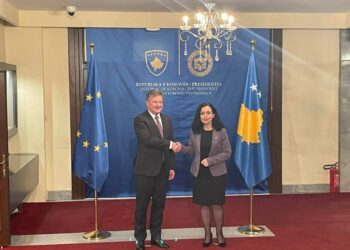 Osmani pret në takim Lajçakun