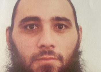 Policia kërkon ndihmë nga qytetarët për vendndodhjen e të kërkuarit për grabitje të armatosur