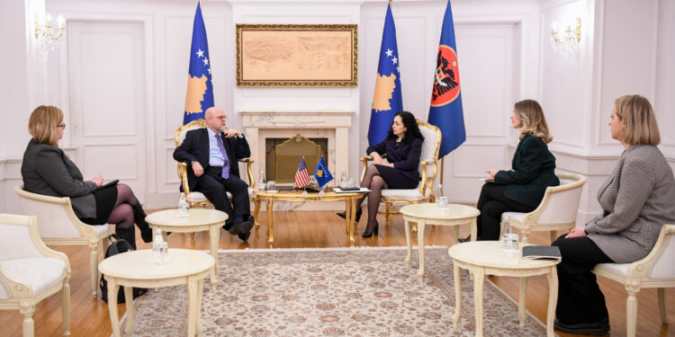 Osmani e Hovenier diskutuan për dialogun me Serbinë