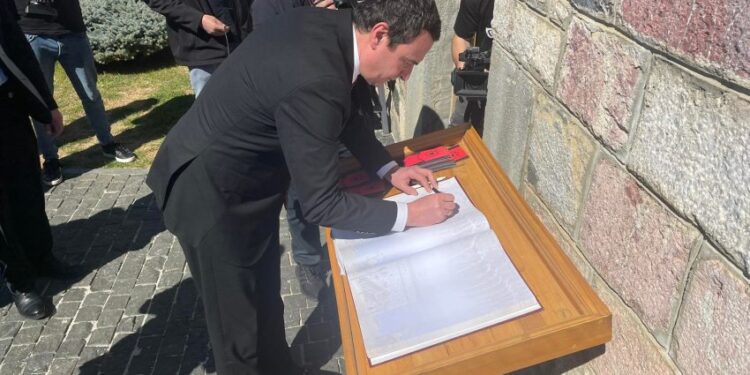 Kurti në Gllogjan: Dëshmorët janë dëshmia historike e popullit shqiptar