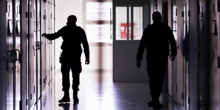 Shërbimi Korrektues pezullon nga puna zyrtarin, dyshohet se pranoi ryshfet