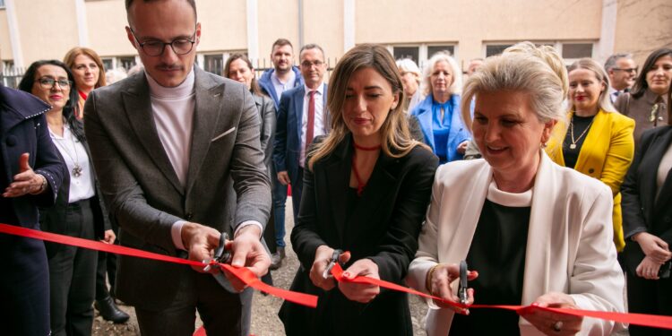 Përurohet objekti i rinovuar i Qendrës për mbrojtjen dhe rehabilitimin e grave dhe fëmijëve në Gjilan