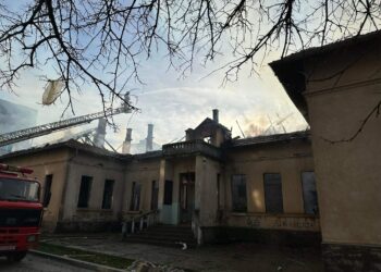 Digjet gjimnazi i parë i Ferizajt, një ditë pas nisjes së restaurimit