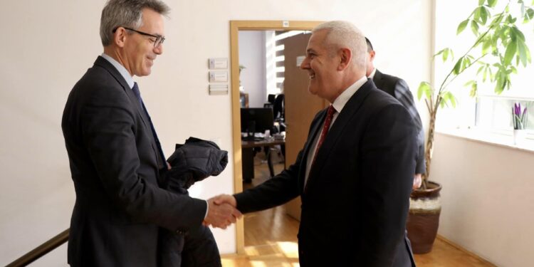 Sveçla dhe zyrtari i Komisionit Evropian, ritheksojnë gatishmërinë për bashkëpunim mes palëve