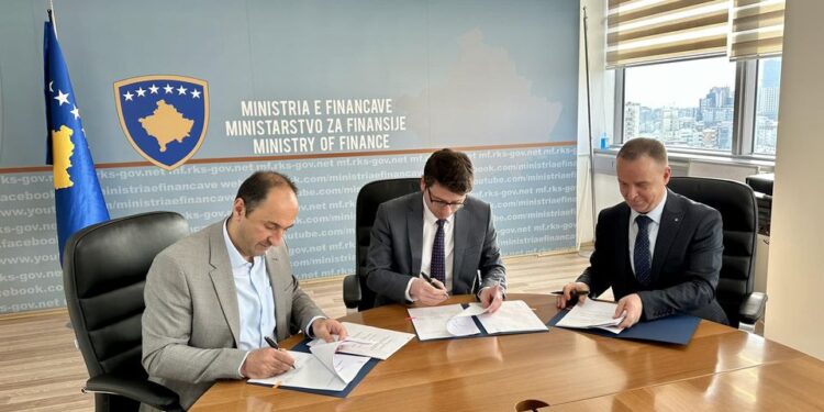 Nënshkruhet marrëveshja për financimin 12 milionësh për KRU Hidromoravën