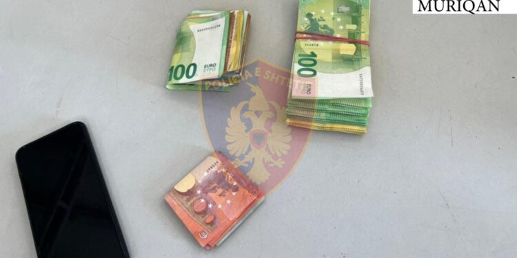 Policia shqiptare ndalon një person nga Peja me mbi 11 mijë euro të padeklaruara