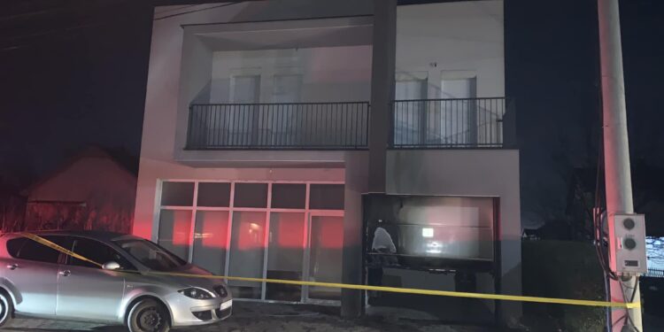 Redaktorit të RTK-së i digjet garazhi, thotë se deshën ta frikësojnë