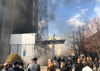 Fillon protesta e PSD-së, hedhin tym mbi Qeveri