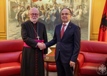 Begaj kërkon nga Vatikani njohjen e pavarësisë së Kosovë