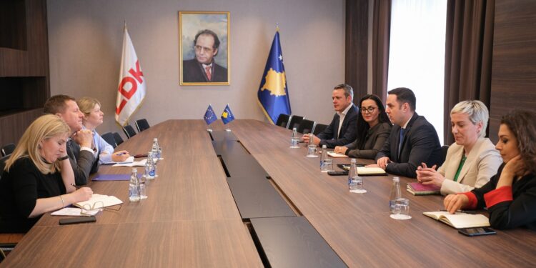 Abdixhiku e informon ambasadorin Szunyog për qëndrimet e LDK-së në dialog