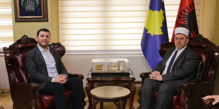 Krasniqi takohet me Tërnavën: Gjatë këtij muaji të ftojmë për më shumë vepra të mira