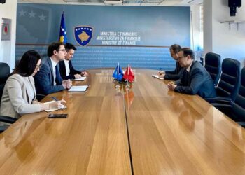 Ministri Murati priti në takim ambasadorin turk, Sabri Tunç Angili