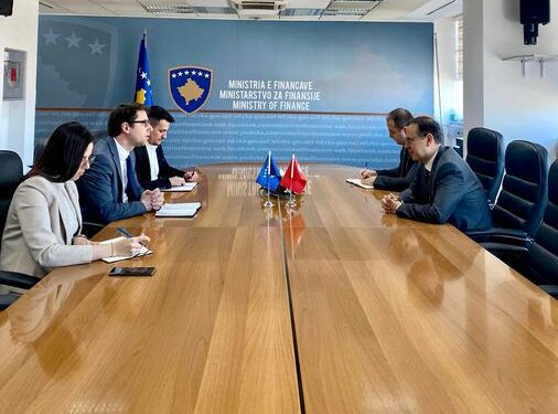 Ministri Murati priti në takim ambasadorin turk, Sabri Tunç Angili