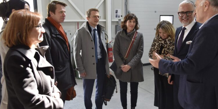 Vitia viziton deponë qendrore të vaksinave