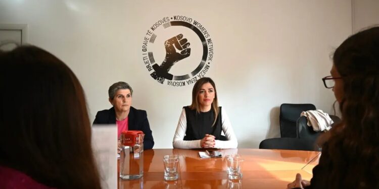 Haxhiu viziton RrGK-në diskutojnë për dhunën me bazë gjinore