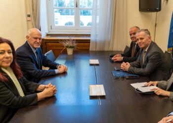 Bislimi takon disa deputetë grekë, flet për takimin e Brukselit