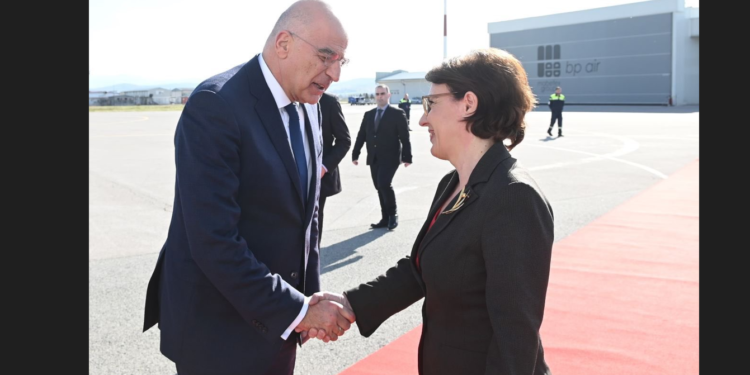 Dendias takohet edhe me homologen Gërvalla, flasin për dialogun