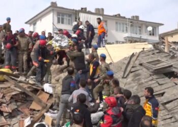 ​Mbi 210 mijë ndërtesa të shembura ose të dëmtuara rëndë nga tërmeti në Turqi