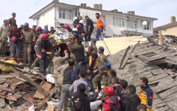 Mbi 210 mijë ndërtesa të shembura ose të dëmtuara rëndë nga tërmeti në Turqi