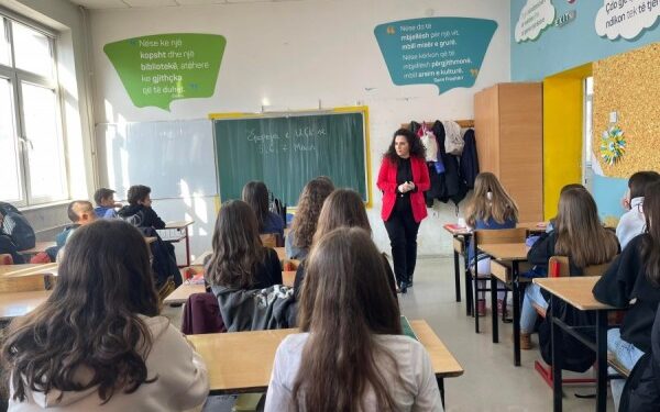 ​Nxënësit orën e parë ia kushtuan Epopesë së UÇK-së