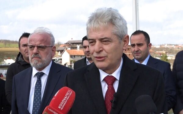 Ahmeti në Prekaz: Gjaku i Jasharajve, dritë për Kosovën