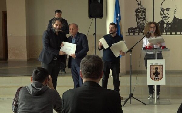 Komuna e Prishtinës ndan mirënjohje për 75 mësimdhënës që do të pensionohen këtë vit