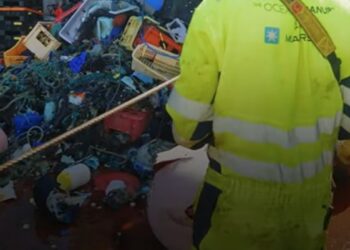 Shkencëtarët: Në oqeane ka mbi 171 trilionë mbetje plastike