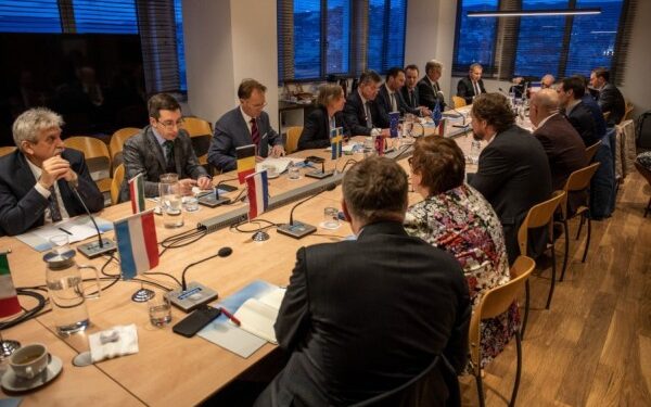 Lajçak mbyll vizitën me takimin e ambasadorëve të akredituar në Kosovë