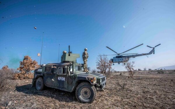 KFOR-i me stërvitje ushtarake në perëndim të vendit