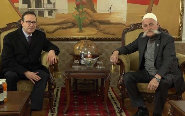 Ambasadori turk nderon Jasharajt në Prekaz