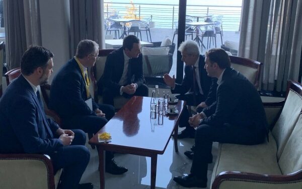 Kurti takohet me Osmanin dhe Ahmetin në Ohër