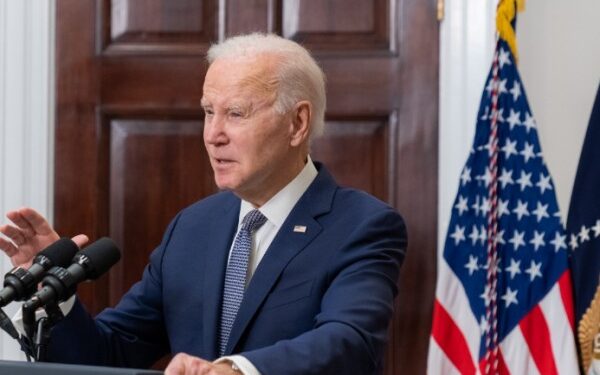 Biden mirëpret urdhër-arrestimin për Putinin