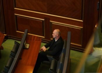 Humolli nuk ulet afër kolegëve të LVV-së