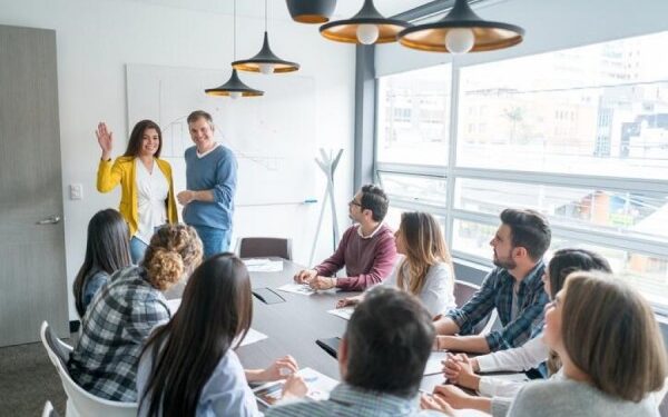 Si t’i uroni mirëseardhje një punonjësi të ri?