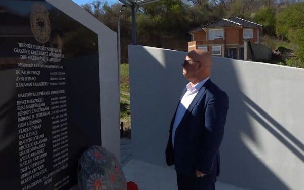 Rahoveci nderon të rënët për liri, Serbisë i kërkohet hapja e arkivave