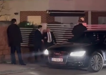 Përfundon takimi i Escobarit me opozitën