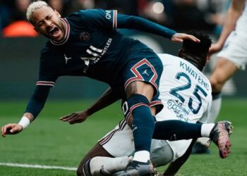 Dy vite jashtë fushe