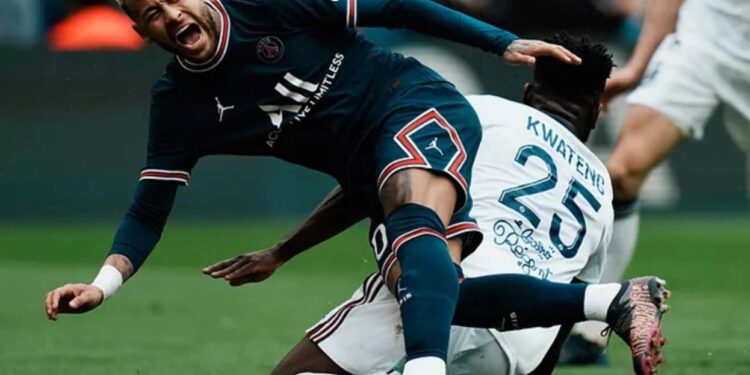 Dy vite jashtë fushe