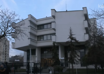 Mungesa e bordeve në institucionet publike