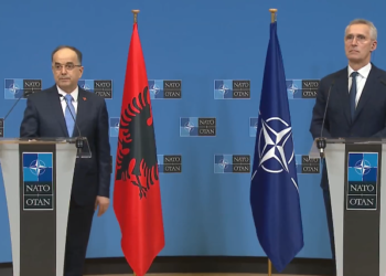 Stoltenberg thotë se Kosova dhe Serbia duhet të gjejnë zgjidhje