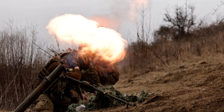 Beteja për Bahmutin vazhdon, teksa BE-ja diskuton për municionet për Ukrainën