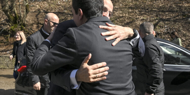 Takimi i 18 marsit dhe thellimi i marrëdhënieve Kosovë-Greqi, tema diskutimi mes Kurtit e Dendiasit