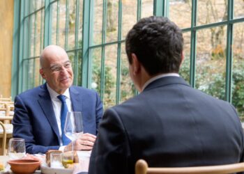 Ministri grek e njofton Lajçakun për vizitën në Kosovë